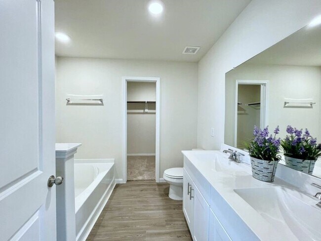 Building Photo - 16103 Kingfield Haven Dr