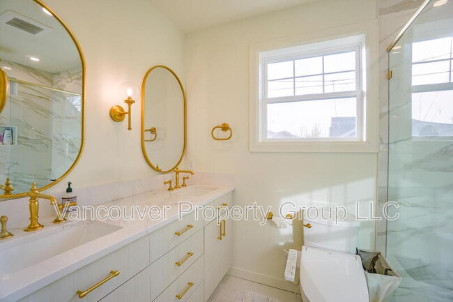 Building Photo - 309 W 37th St