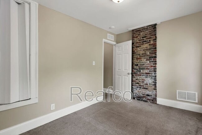 Building Photo - 448 N Champion Ave