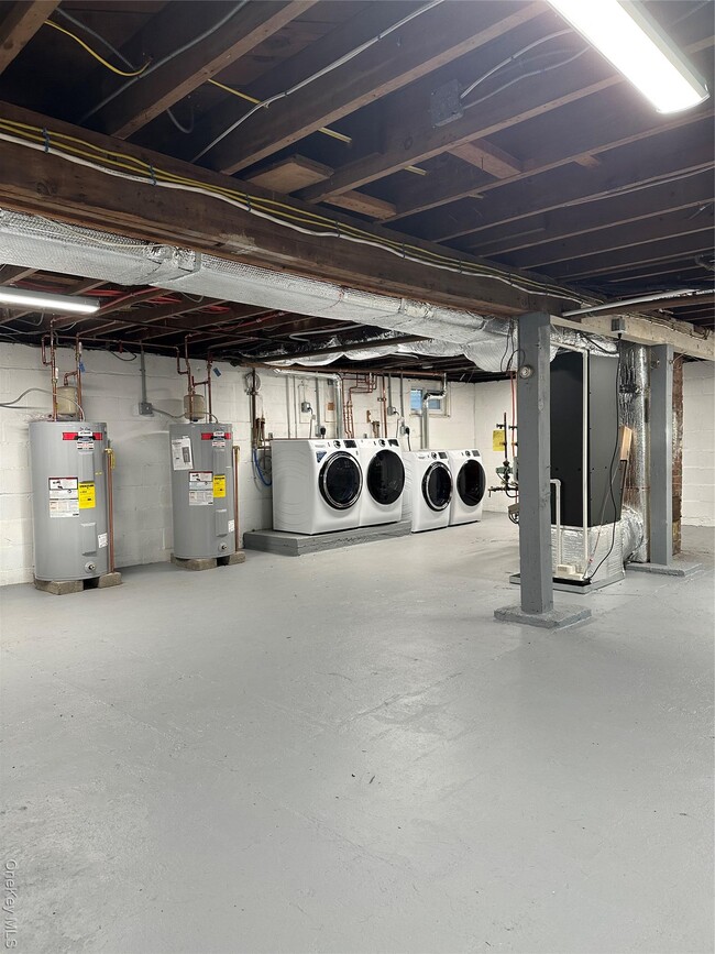 Building Photo - 37 Church St