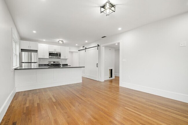 Building Photo - 49 Milwood St