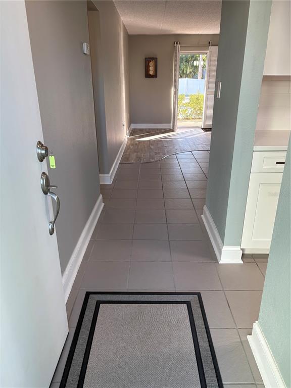 Building Photo - 464 N Paula Dr