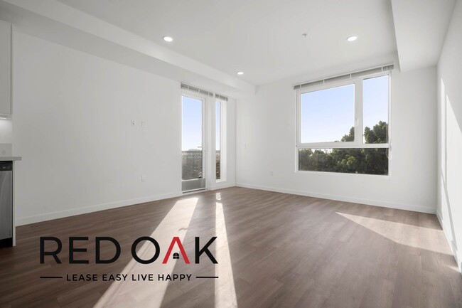 Building Photo - Fabulous One Bedroom Penthouse with Beauti...