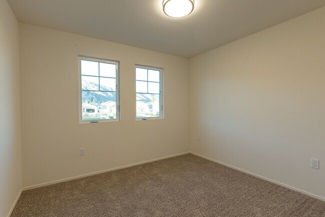 Building Photo - Loft Style of Living in Piru