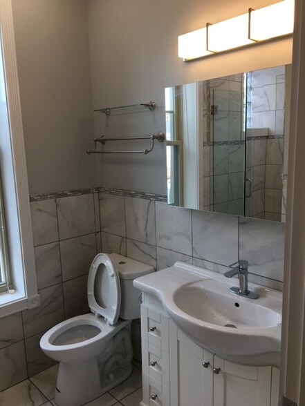 Building Photo - 1826 W Erie St