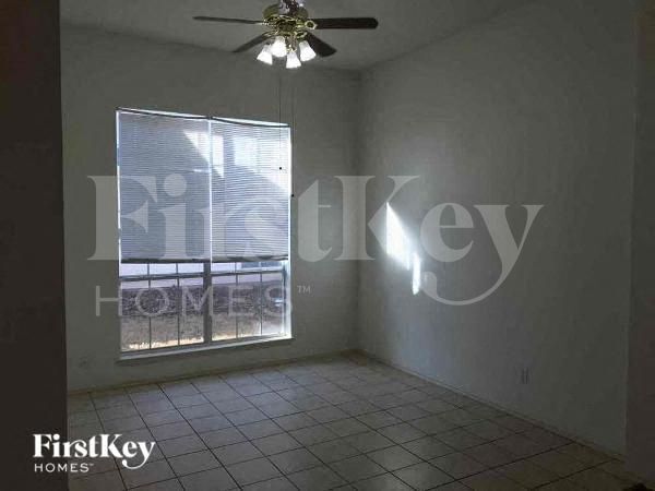 Building Photo - 403 Jennifer Ln