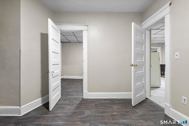 Building Photo - 37 Plaza Ave