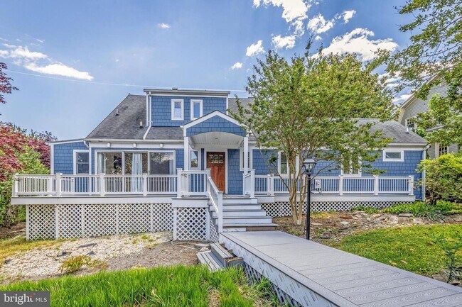 Building Photo - Home in Bay Ridge with beautiful views of the Chesapeake Bay!