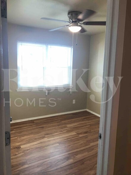 Building Photo - 701 E Mission St