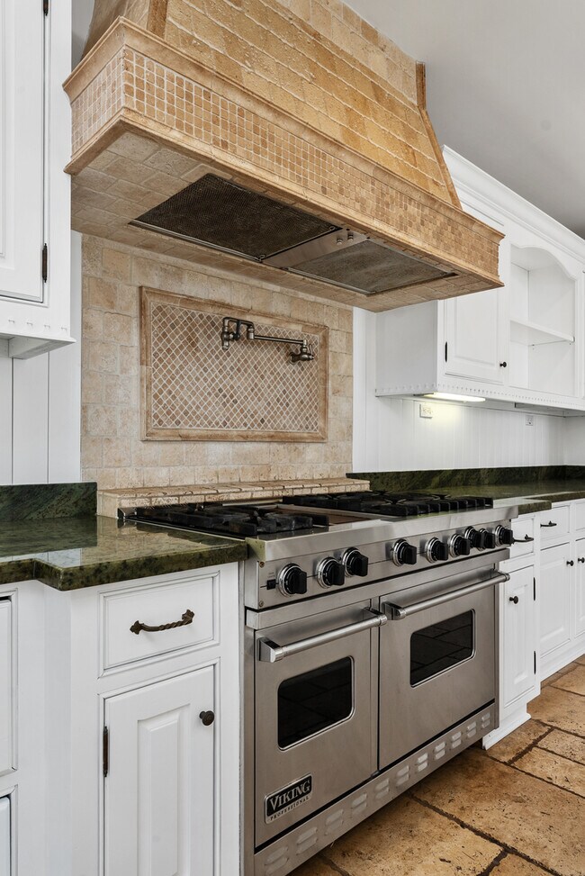 Building Photo - 26509 Via Sacramento