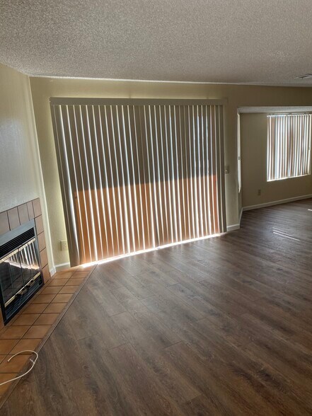 Sliding patio door to deck - 1388 Villa Glen Ln