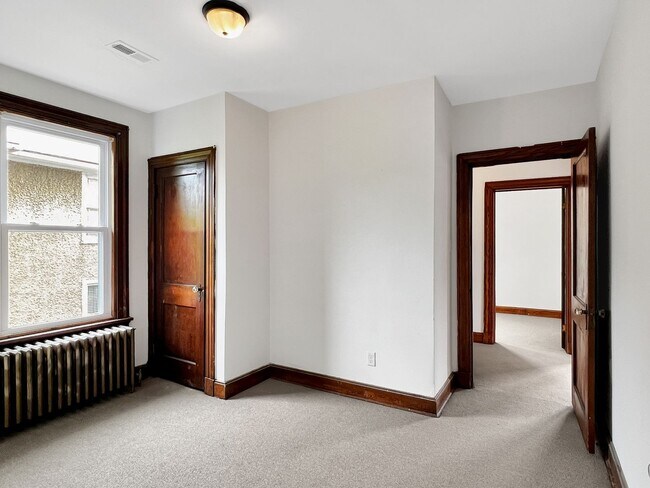 Building Photo - 2806 Hawthorne Ave