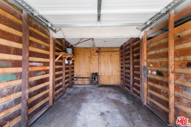 Building Photo - 1533 Meadowbrook Ave