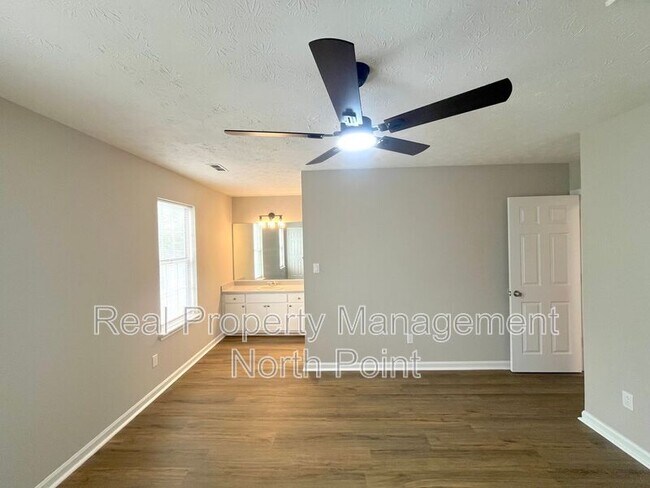Building Photo - 5843 Summerglen Ln