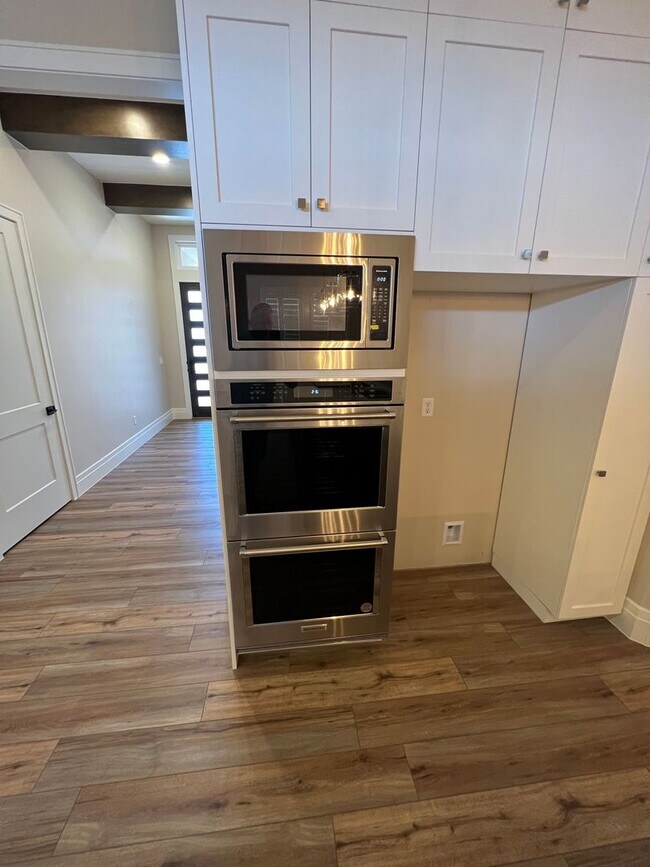 Building Photo - Beautiful 4 Bedroom, 4 Bathroom Home in The Dunes at Sand Hollow Resort