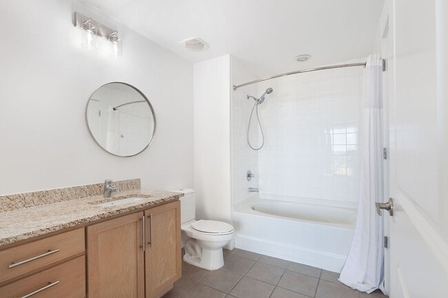 Building Photo - 1/1  Condo in Grant Park w/ City Views Right By Grant Park Market and Shops!