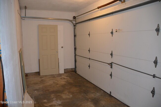 Building Photo - 1400 Glen Haven Dr