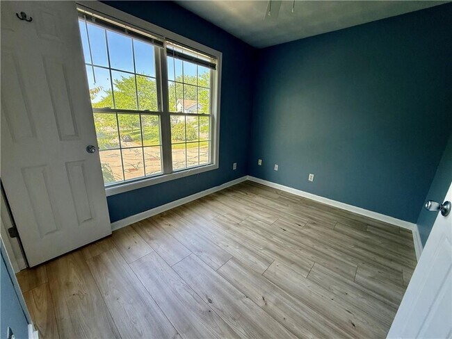 Building Photo - 125 Goldenrod Dr