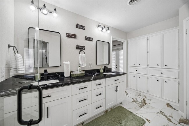 Building Photo - 2930 Riata Ln