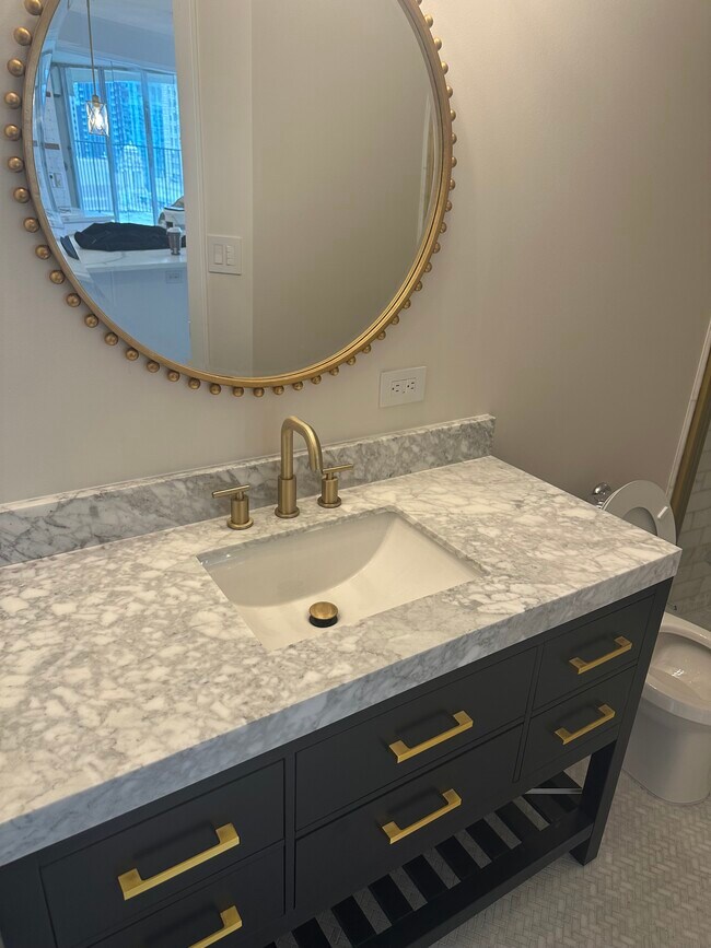 Building Photo - 300 N State St