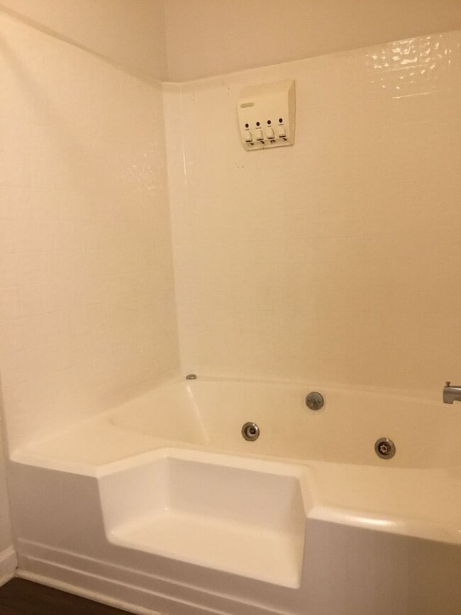 Building Photo - Located in Hunters Chase - 2 BR/2 BA w/ Fi...