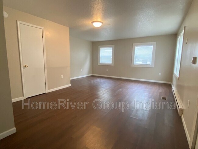 Building Photo - 2409 Redwood Ave