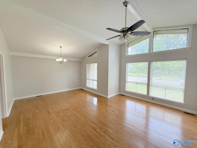 Building Photo - 2509 Excalibur Dr SE