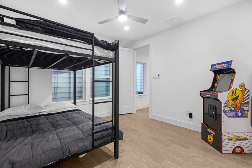 Building Photo - 2107 McGowen St
