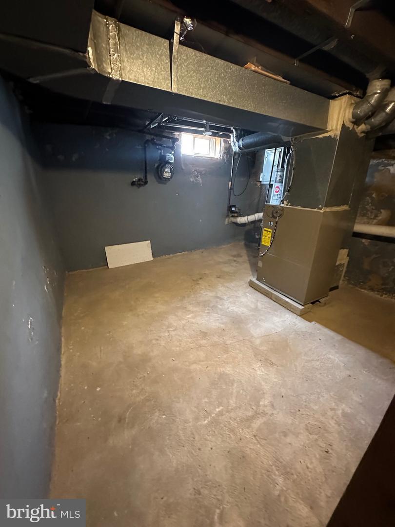 Basement / with washer/dryer - 1621 Olive St