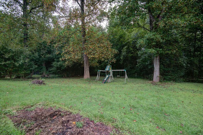 Building Photo - COMING SOON! Charming 3 Beds and 1 Bath Ra...