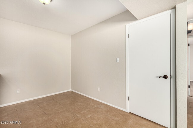 Building Photo - 425 W Pebble Beach Dr