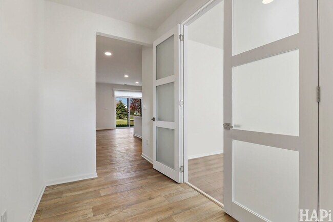 Building Photo - 2029 Magnolia Ln