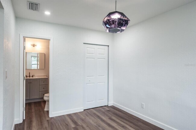 Building Photo - 781 40th Ave NE