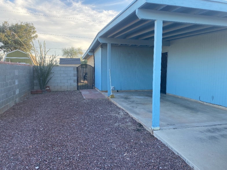 Building Photo - 1021 W Edgewater Dr