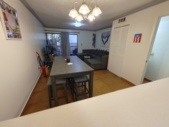 Building Photo - 1901 NW S River Dr