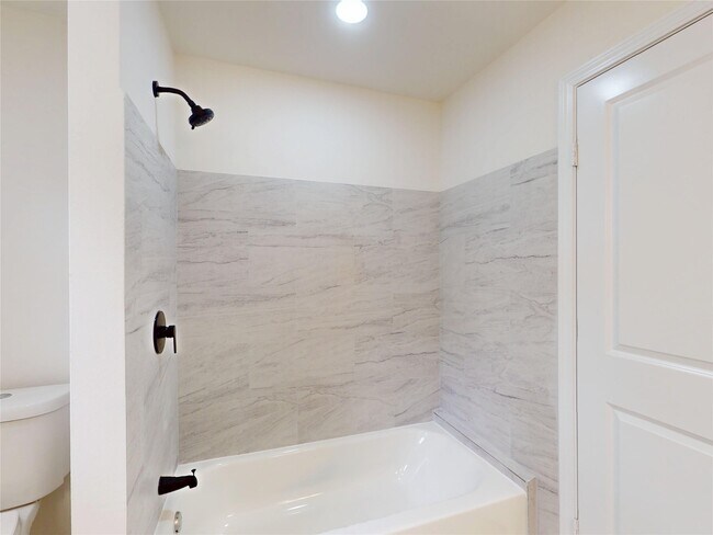 Building Photo - 2218 Poplar Park Dr