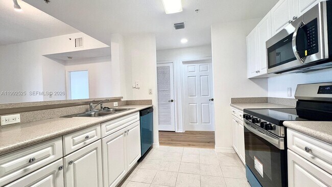 Building Photo - 1203 Town Center Dr