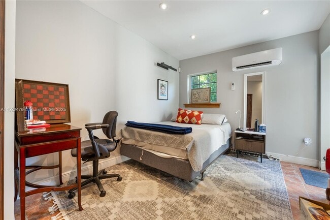 Building Photo - 1029 Milan Ave