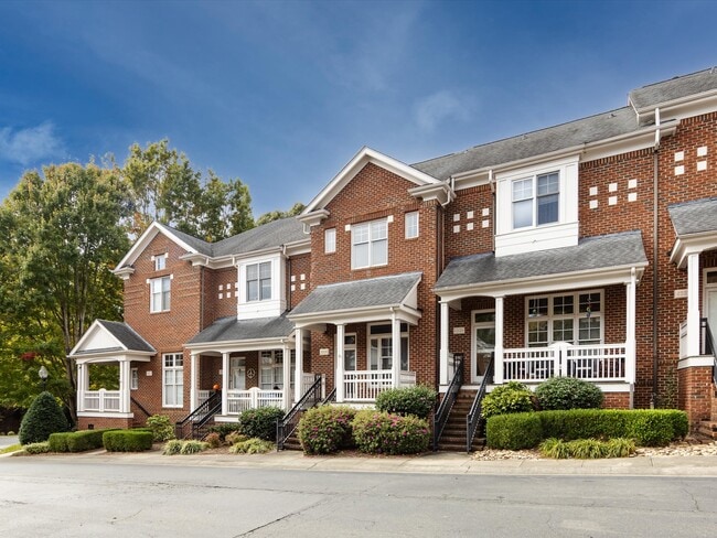 Building Photo - 4936 S Hill View Dr