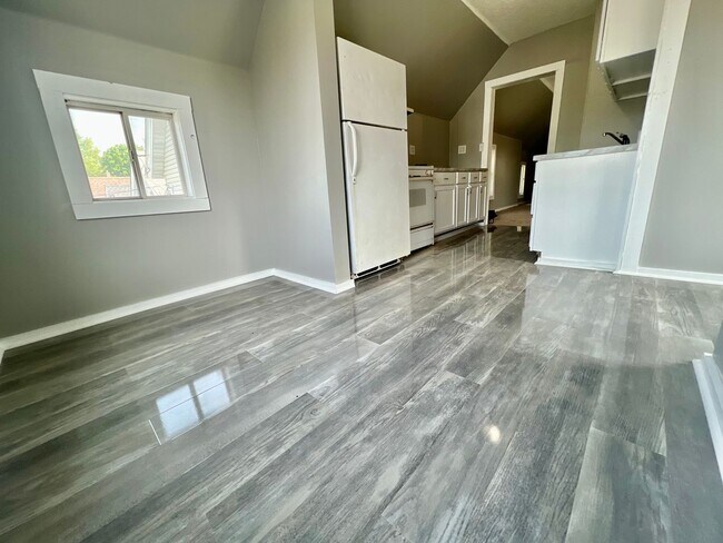 Building Photo - Beautiful 2 bed 1 Bath Home!