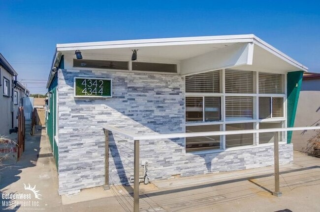 Building Photo - Updated 2Bdm 1Ba Apartment in Point Loma Heights!