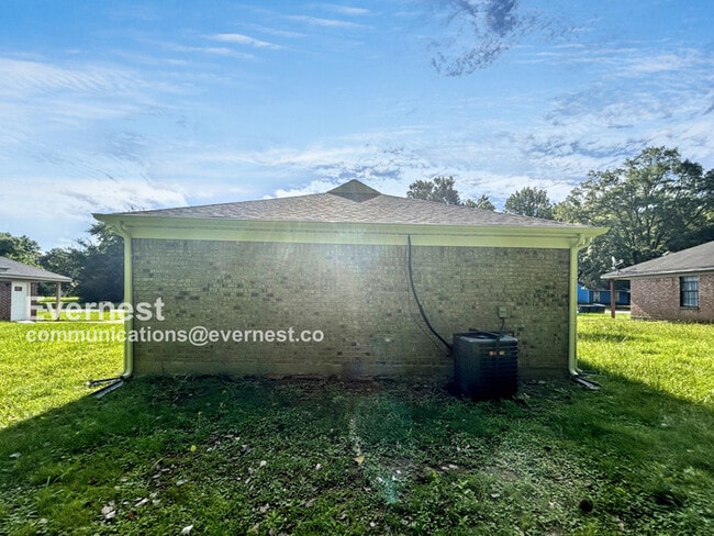 Building Photo - 3727 Kerwin Dr