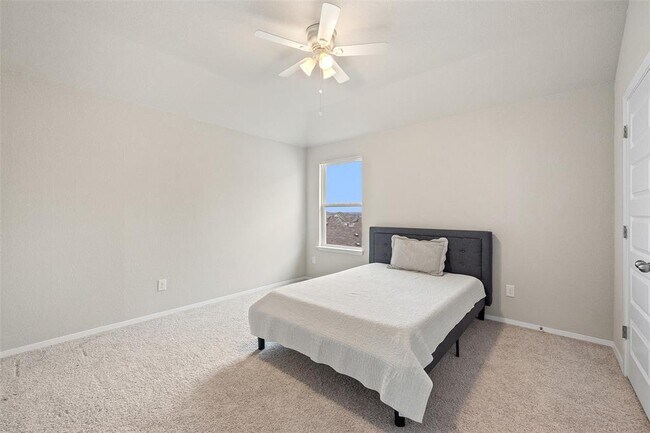 Building Photo - 408 Black Opal Dr