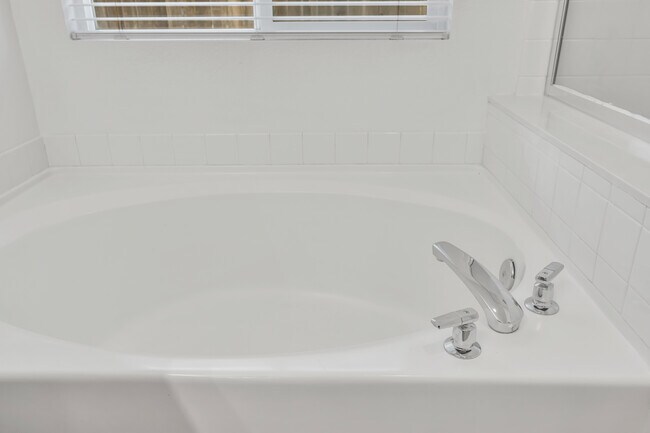 Building Photo - 9259 Crystal Falls Way
