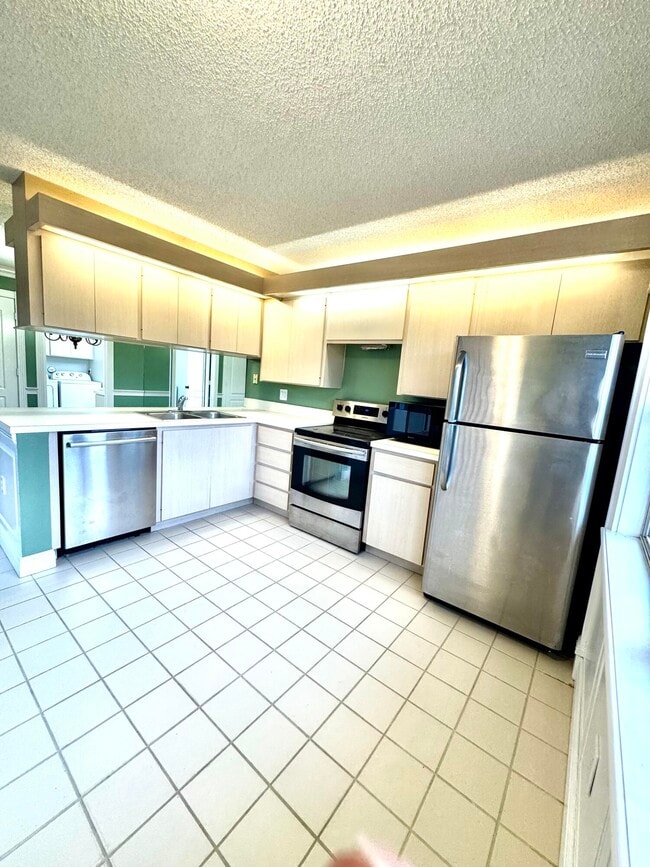 Building Photo - 2813 SW Lakemont Pl