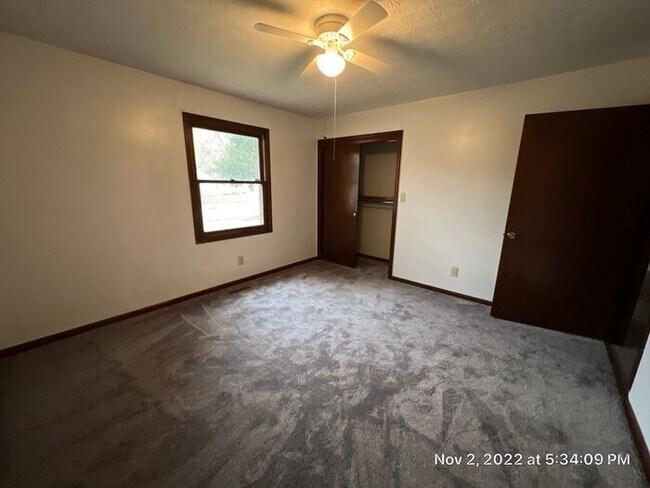 Building Photo - Large Whitehall Ranch Home