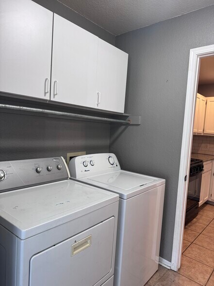 Building Photo - 11232 S Nandina Ave