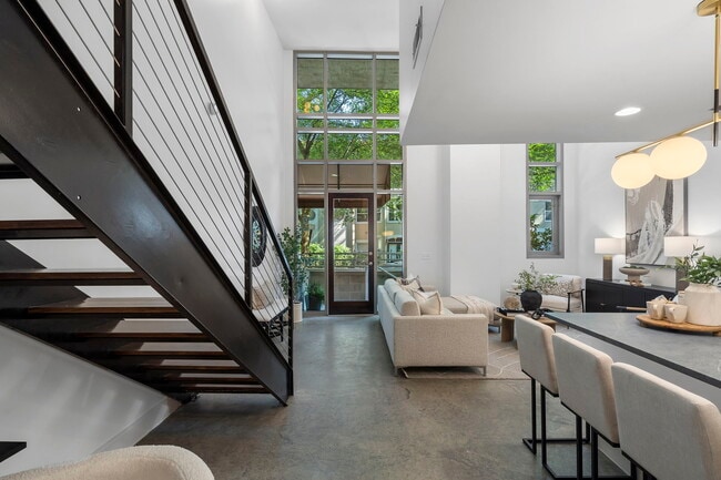 Primary Photo - 905 Juniper St NE