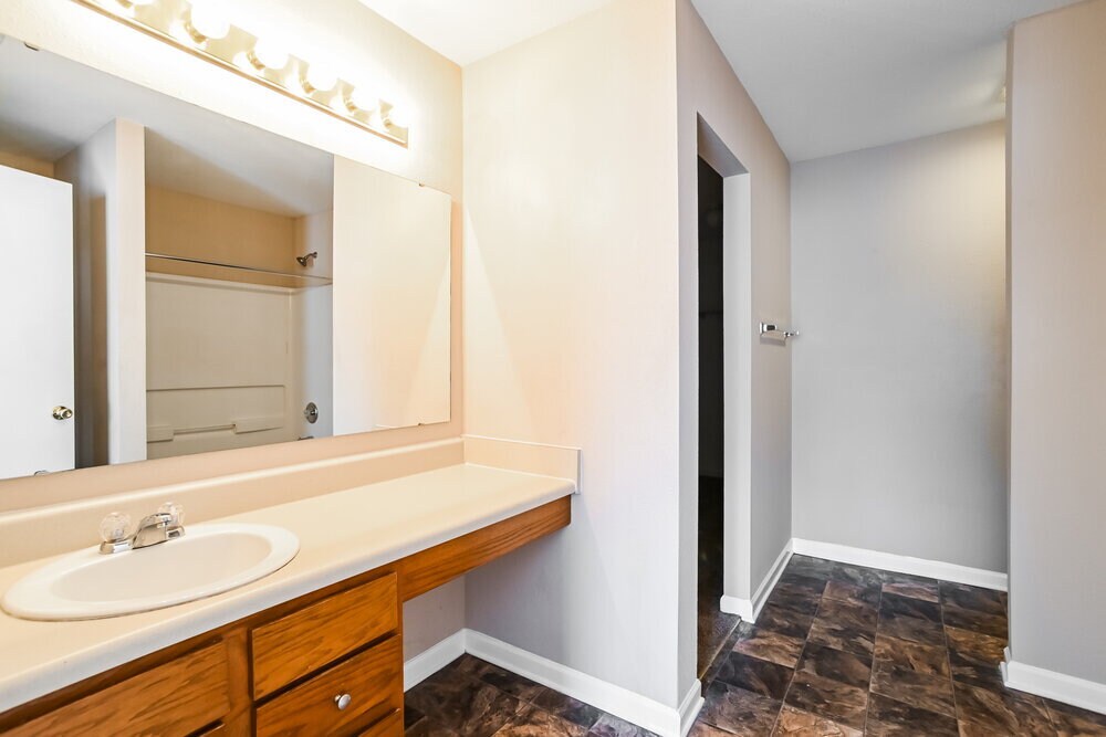 Building Photo - 14235 Hartwell Farm Dr