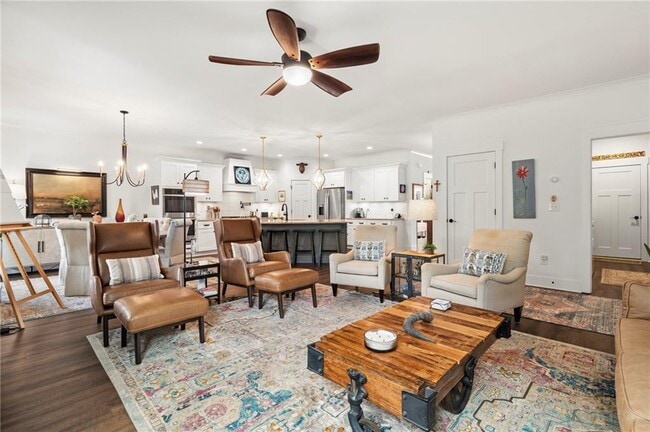 Building Photo - 175 STONELEDGE TRCE N